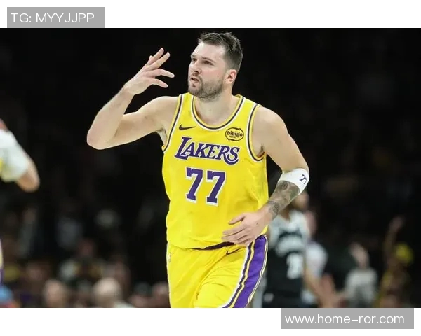 开拓者媒体人称里夫斯状态出色湖人队在东契奇与老詹归来后实力不容小觑 开拓者媒体人称里夫斯状态出色湖人队在东契奇与老詹归来后实力不容小觑