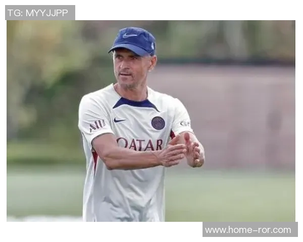 恩里克执教巴黎迎来百场胜利俱乐部官方海报热烈祝贺 恩里克执教巴黎迎来百场胜利俱乐部官方海报热烈祝贺